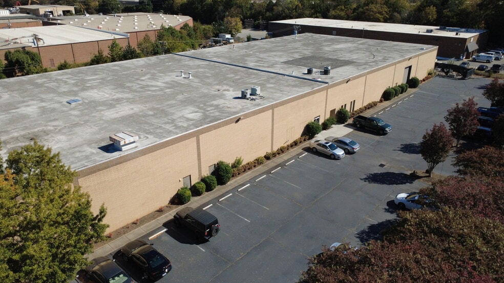 220 Olympic St, Charlotte, NC for lease - Building Photo - Image 3 of 6