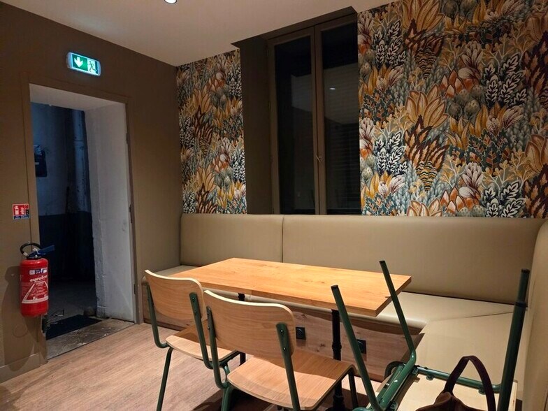 Retail in Caluire Et Cuire for lease - Interior Photo - Image 3 of 10