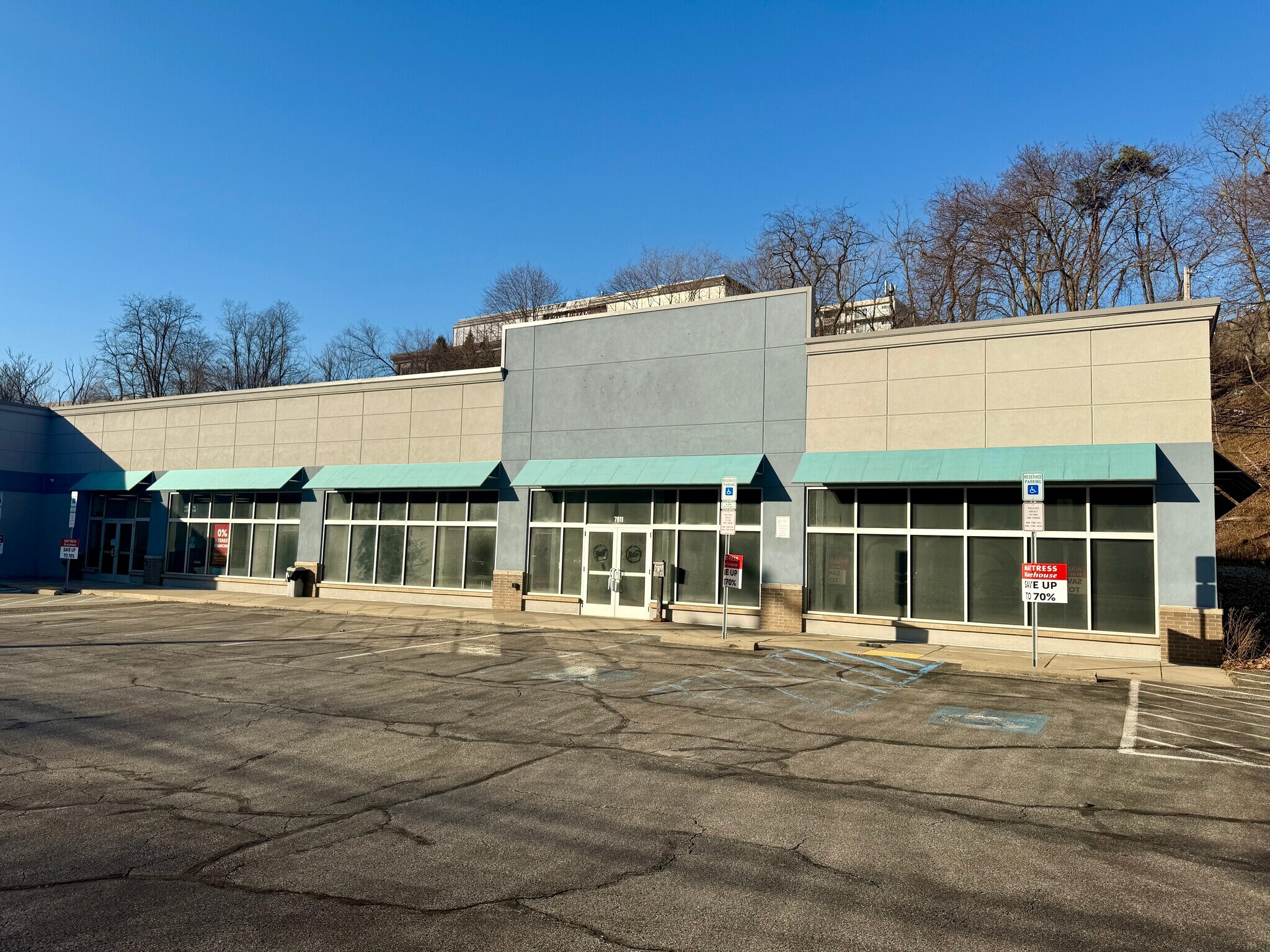 7811 McKnight Rd, Pittsburgh, PA à vendre Photo du bâtiment- Image 1 de 1