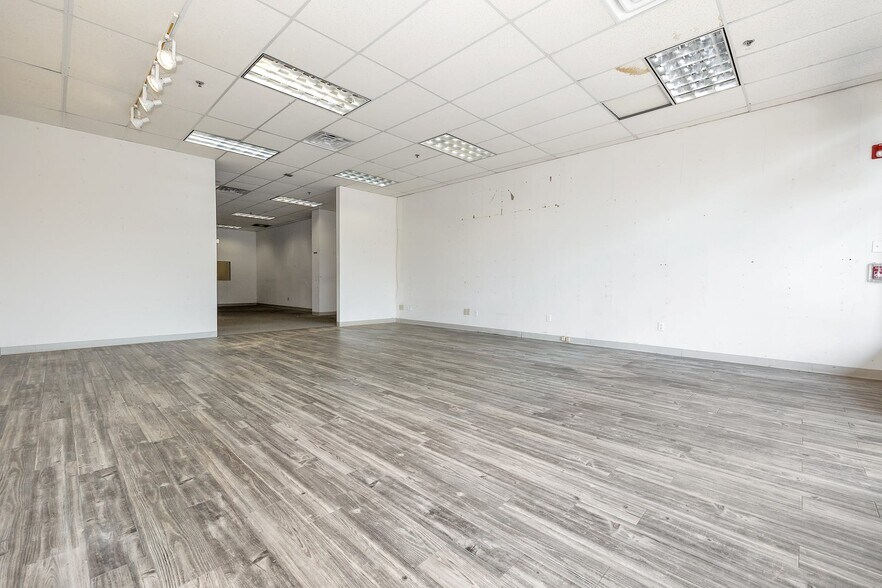 27 N Middletown Rd, Nanuet, NY à louer - Photo intérieure - Image 3 de 32