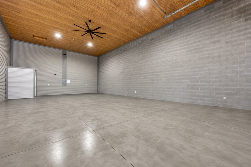 144 Mccrary Rd Condos portfolio of 4 properties for sale on LoopNet.ca - Building Photo - Image 2 of 9