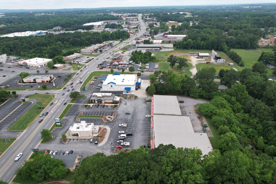 1268 W Floyd Baker Blvd, Gaffney, SC à louer - Photo du bâtiment - Image 3 de 5