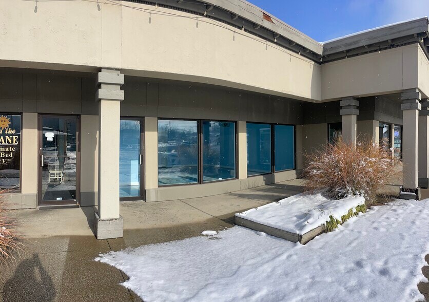 1562 Akron Peninsula Rd, Akron, OH à louer - Photo du bâtiment - Image 2 de 6