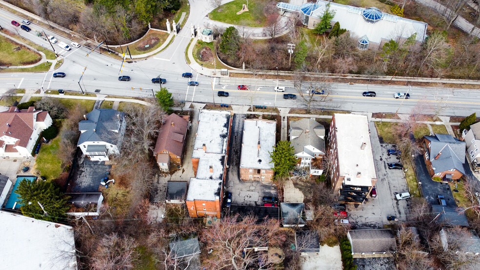 17 Units - The Wilroy and Elite Manor portfolio of 2 properties for sale on LoopNet.ca - Building Photo - Image 3 of 10