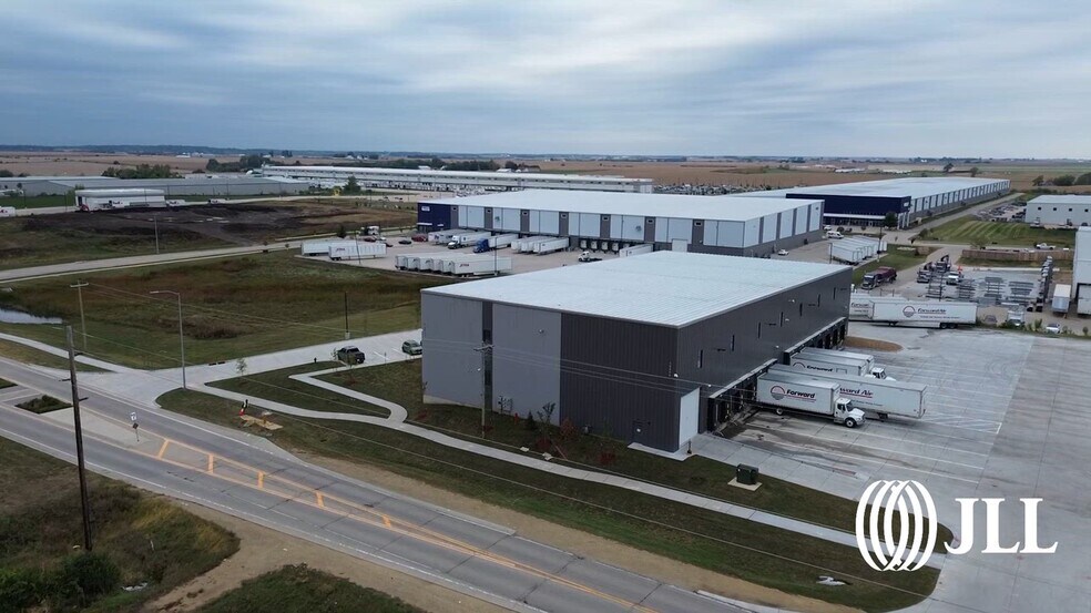 10000 6th St SW, Cedar Rapids, IA à louer - Vidéo sur l’inscription commerciale - Image 2 de 7