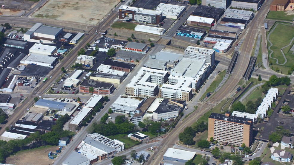 420 Monroe Ave, Memphis, TN à louer - Vidéo aérienne - Image 2 de 31