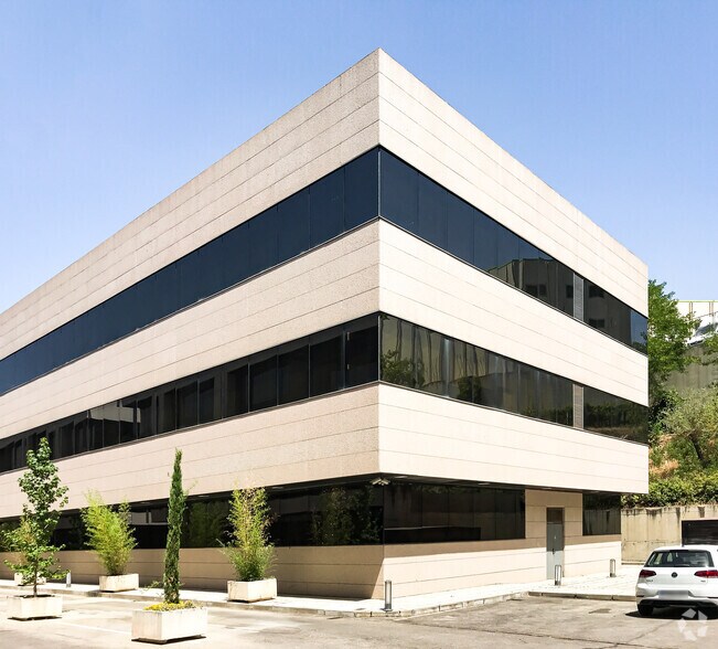 Office in San Sebastián de los Reyes, Madrid for sale - Building Photo - Image 2 of 2