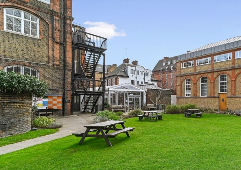 Arnold Cir, Londres à louer - Photo du bâtiment - Image 2 de 8