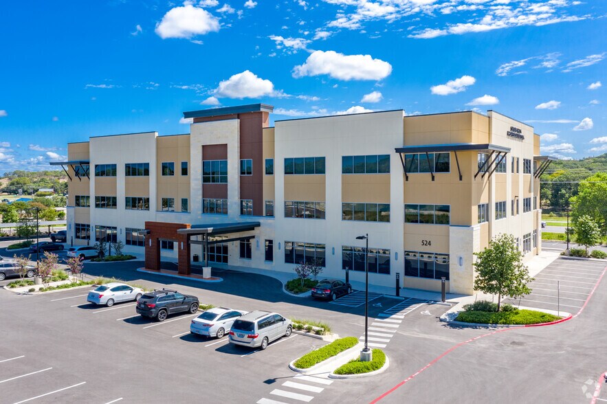 524 Singing Oaks, Spring Branch, TX à louer - Photo du bâtiment - Image 3 de 7