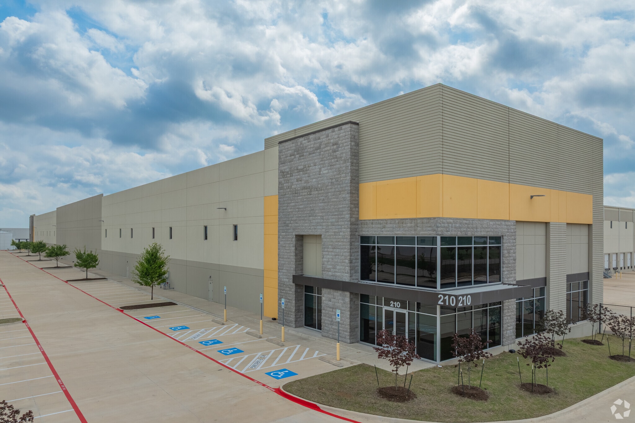 210 Sunridge Blvd, Wilmer, TX for lease Building Photo- Image 1 of 18