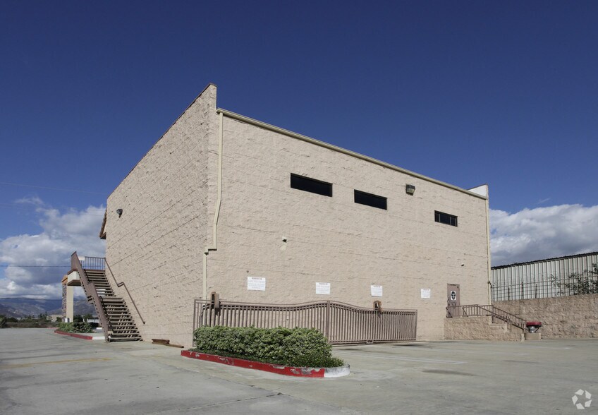 1710 W Foothill Blvd, Upland, CA à louer - Photo du bâtiment - Image 2 de 6