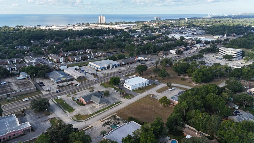 2556 Marcia Ct, Biloxi, MS à vendre - Photo du bâtiment - Image 2 de 10