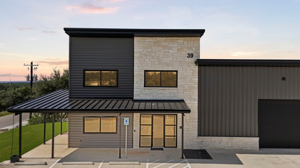 39 Truss Dr, Boerne, TX for sale - Building Photo - Image 3 of 105