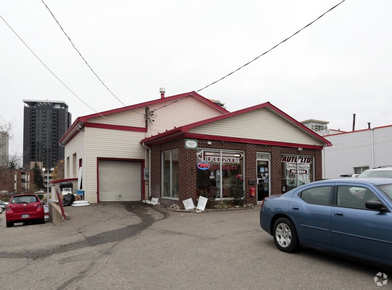 325 Weber St N, Waterloo, ON for sale - Primary Photo - Image 1 of 1