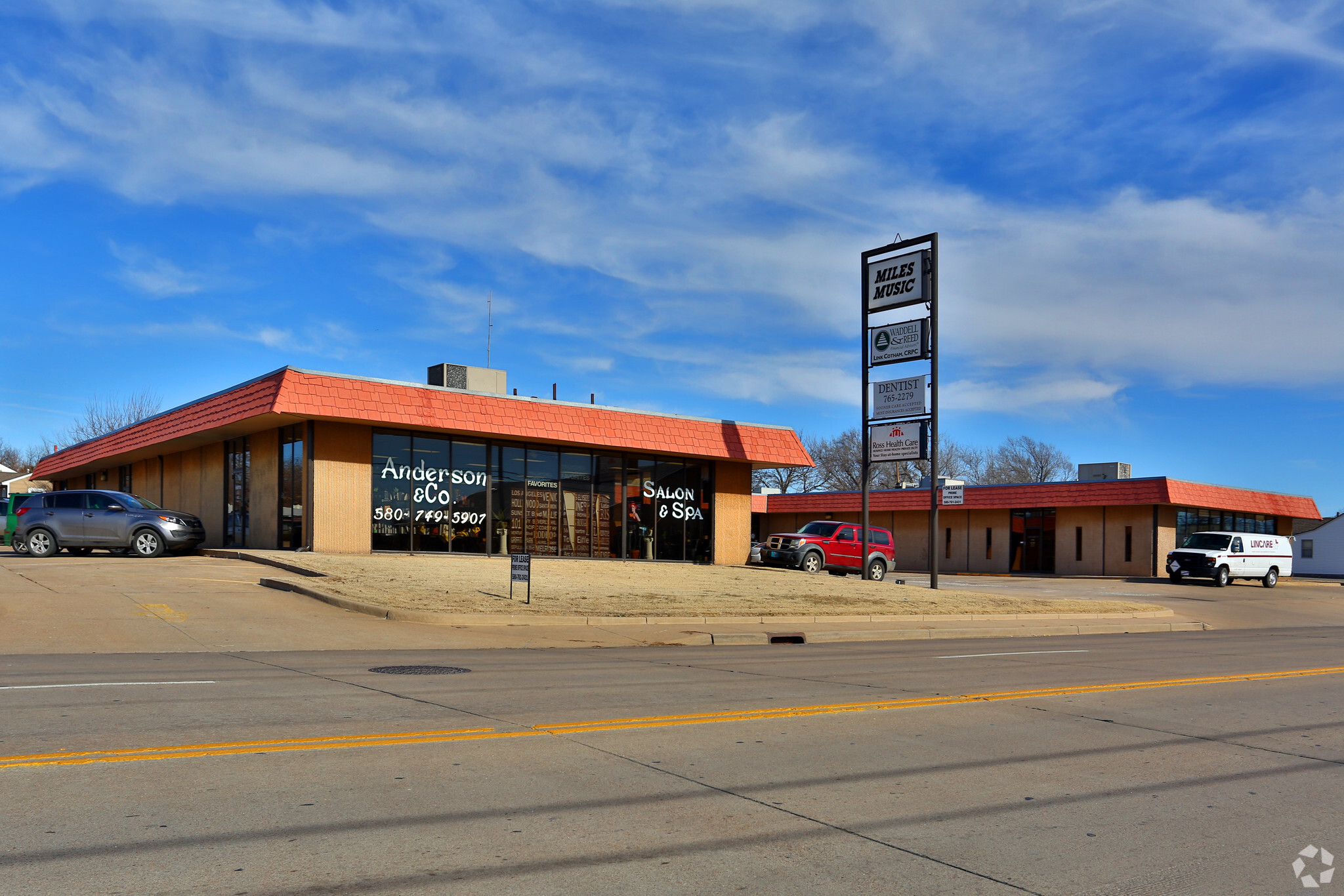 601-617 E Hartford Ave, Ponca City, OK for sale Primary Photo- Image 1 of 4