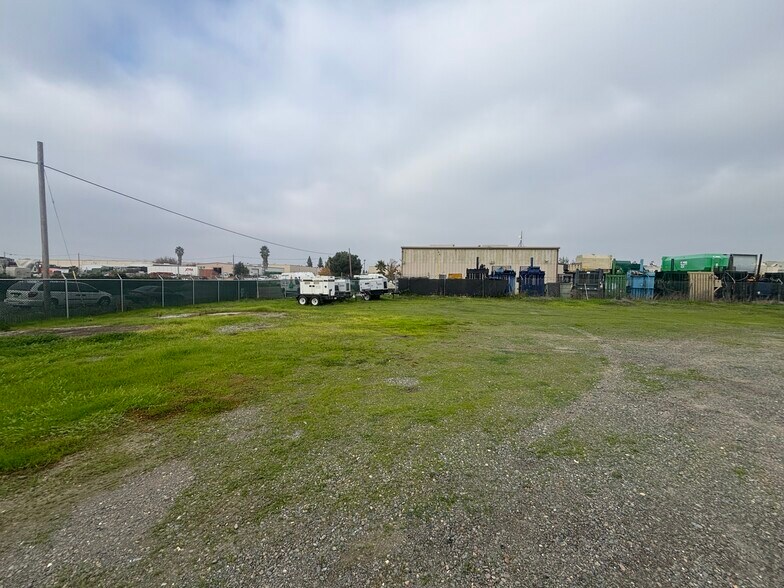 6917 Mccomber St, Sacramento, CA à vendre - Photo du bâtiment - Image 2 de 18