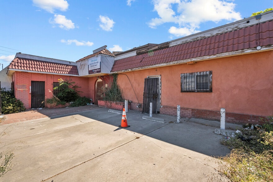 9511 S San Pedro St, Los Angeles, CA for sale - Building Photo - Image 2 of 13