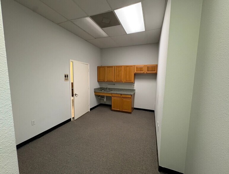 3206 Longmire Dr, College Station, TX à louer - Photo intérieure - Image 3 de 8