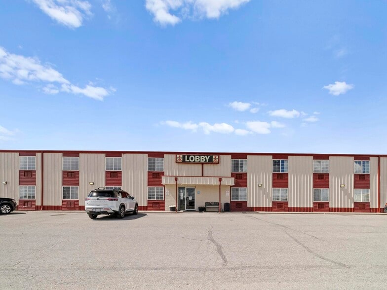 1904 E Cedar St, Rawlins, WY for sale - Primary Photo - Image 1 of 43