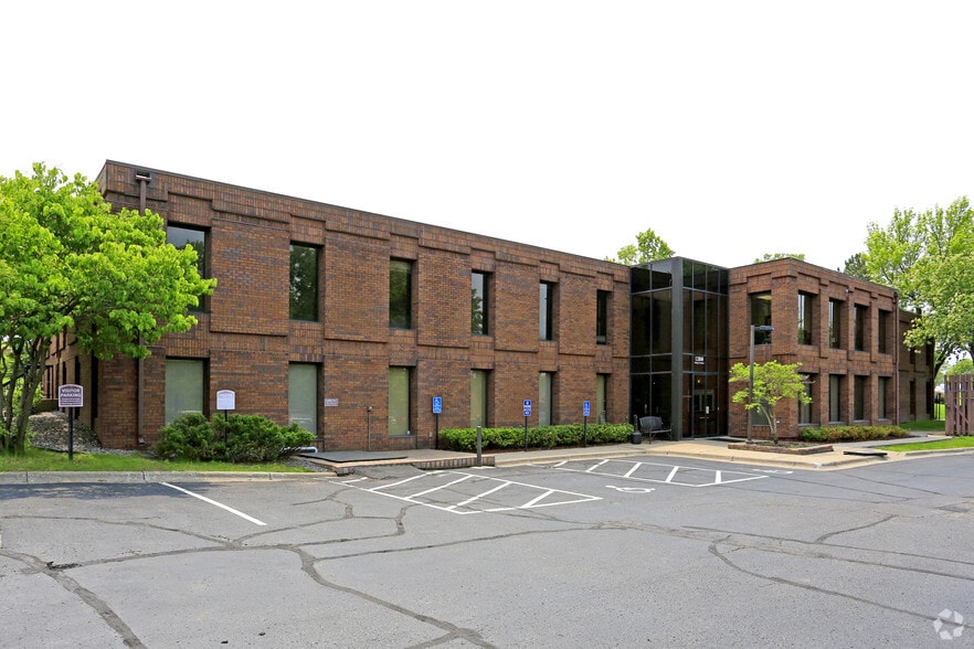12800 Industrial Park Blvd, Plymouth, MN à louer - Photo du bâtiment - Image 2 de 13