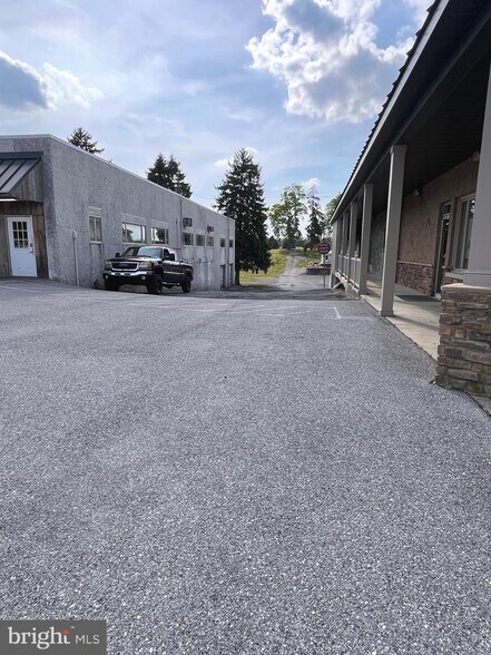 7325 Molly Pitcher Hwy, Greencastle, PA à louer - Photo du bâtiment - Image 3 de 4