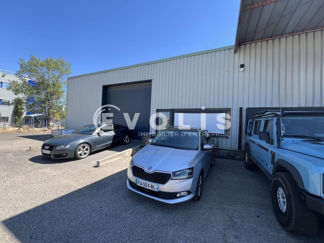 Flex in Beynost for lease Building Photo- Image 1 of 11
