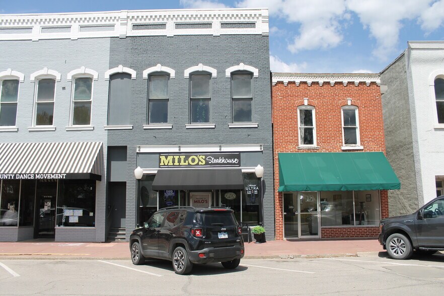 16 W Peoria St, Paola, KS à vendre - Photo du bâtiment - Image 2 de 14