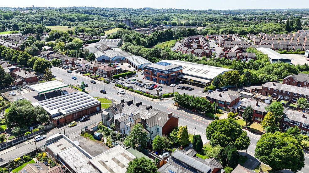 574 Manchester Rd, Bury à louer - Photo du bâtiment - Image 2 de 4