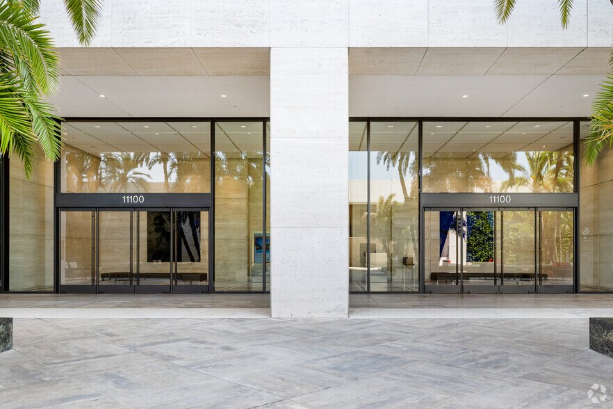11100 santa monica Blvd, Los Angeles, CA à louer - Photo du bâtiment - Image 3 de 7