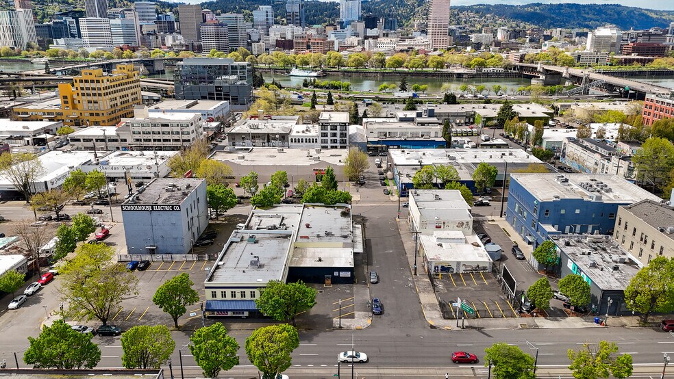Central Eastside Opportunity portefeuille de 2 propriétés à vendre sur LoopNet.ca - Photo du bâtiment - Image 3 de 9