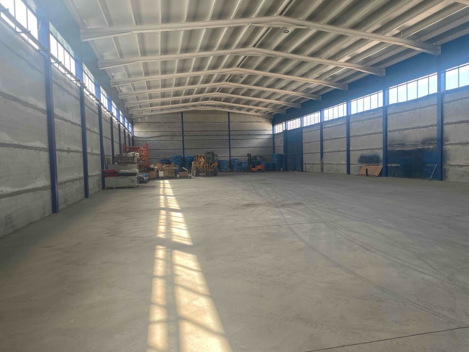 Industrial in Torres de la Alameda, Madrid for sale Primary Photo- Image 1 of 9