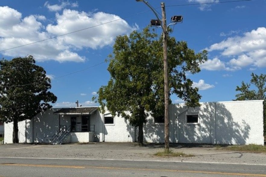 2500 E Roosevelt Rd, Little Rock, AR for lease - Building Photo - Image 2 of 10