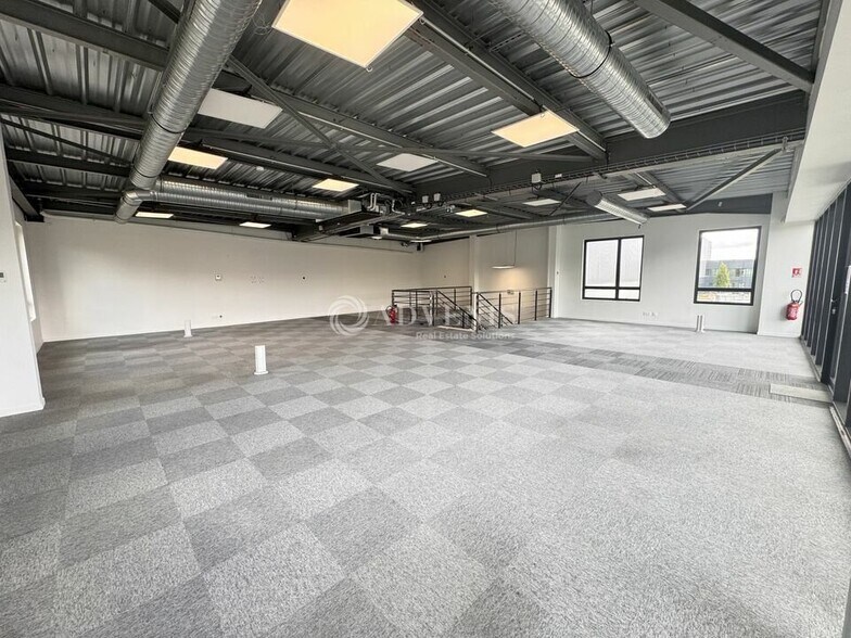 Industrial in Collégien for lease - Interior Photo - Image 3 of 9