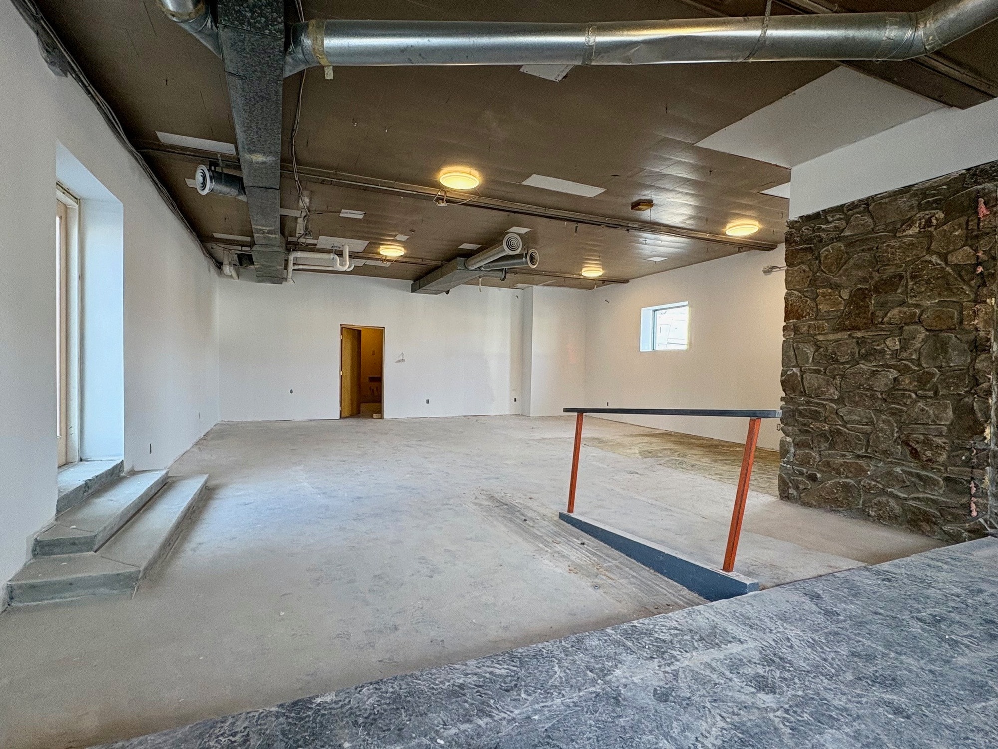 255-257 Short Coxe Ave, Asheville, NC for lease Interior Photo- Image 1 of 7
