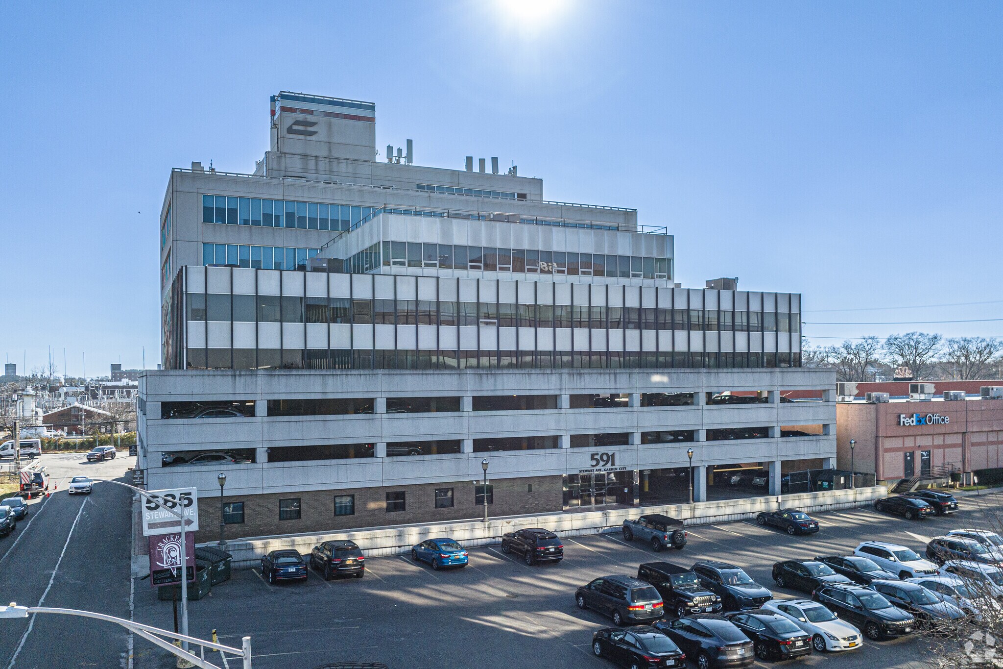 591 Stewart Ave, Garden City, NY à louer Photo du bâtiment- Image 1 de 9