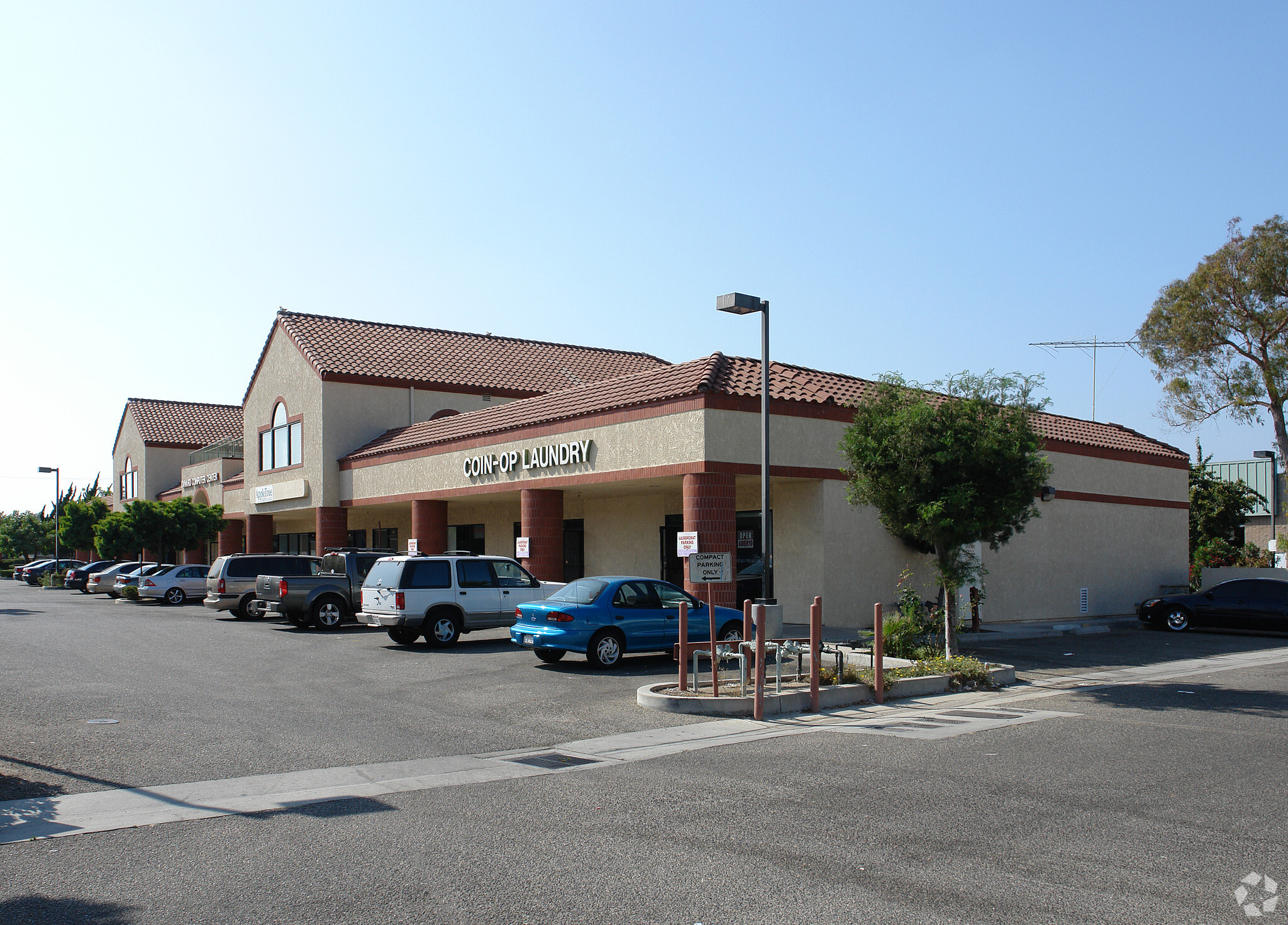 2362 N Oxnard Blvd, Oxnard, CA for lease Building Photo- Image 1 of 4