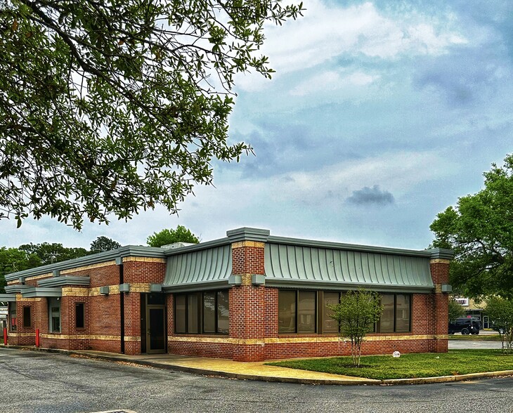 3957-3985 Cottage Hill Rd, Mobile, AL for lease - Building Photo - Image 1 of 11