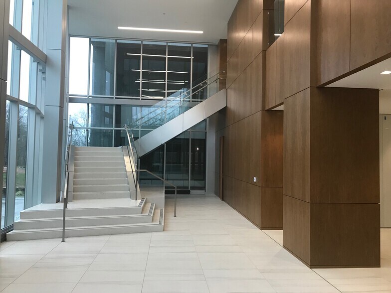 401 McCullough Dr, Charlotte, NC à louer - Hall d’entrée - Image 2 de 23