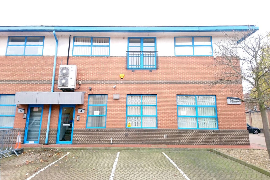 Trinity Way, London for lease - Building Photo - Image 2 of 8