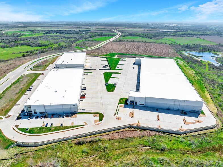 6719 E Howard Ln, Manor, TX à louer - Photo du bâtiment - Image 3 de 8