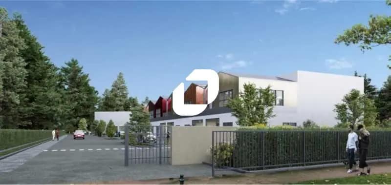 Flex in Montgeron for sale Building Photo- Image 1 of 7