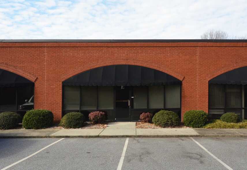 2235 Lewisville Clemmons Rd, Clemmons, NC for lease - Building Photo - Image 2 of 13