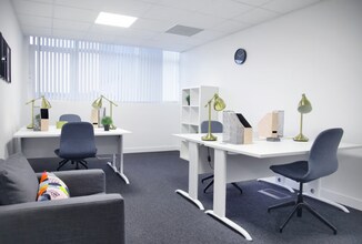 Pixmore Ave, Letchworth Garden City for lease Interior Photo- Image 1 of 4