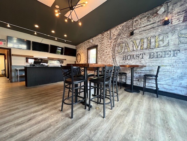 25 Union St, Manchester, MA for lease Interior Photo- Image 1 of 10