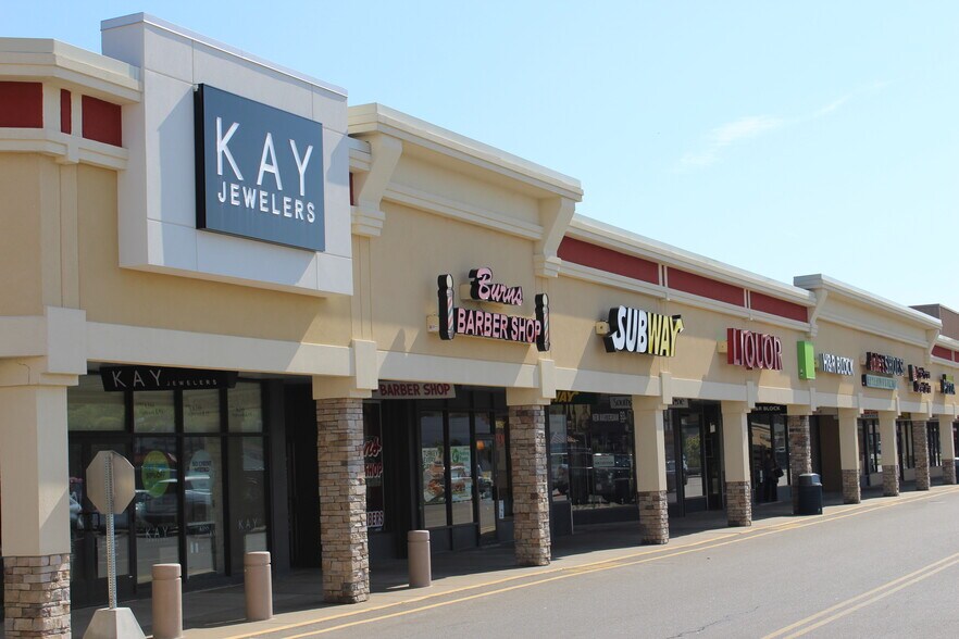 912-1110 Union Rd, West Seneca, NY à louer - Photo du bâtiment - Image 2 de 7