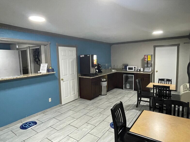 1901 E 1st St, Pratt, KS à vendre - Photo du bâtiment - Image 3 de 15