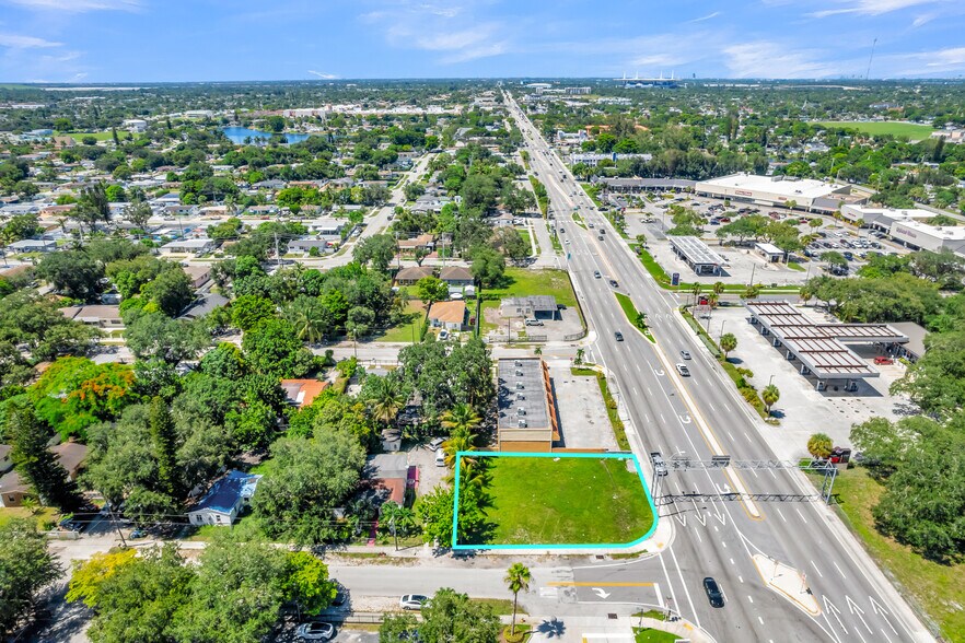 16910 NW 27th Ave, Miami Gardens, FL à vendre - Photo du bâtiment - Image 2 de 8