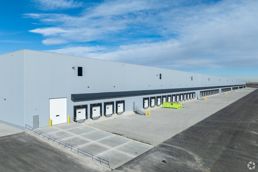 68 68 St SE, Calgary, AB for lease - Building Photo - Image 2 of 8