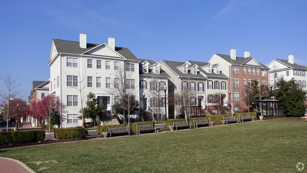 2350 26th Ct, Arlington, VA for lease - Building Photo - Image 3 of 46