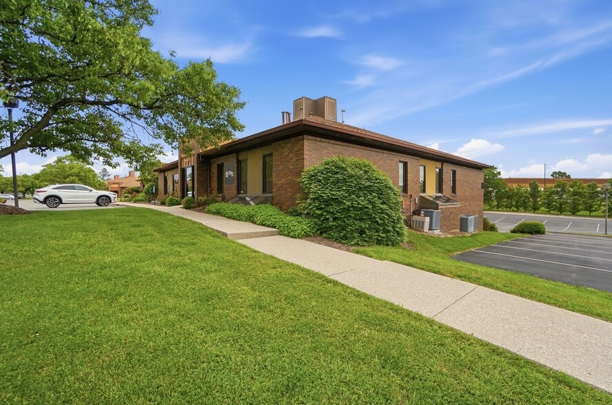 4753-4759 Cornell Rd, Blue Ash, OH for sale - Building Photo - Image 3 of 36